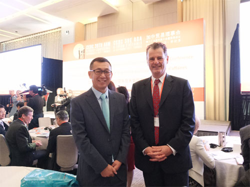 加中貿易理事會總裁向峰先生合影.jpg