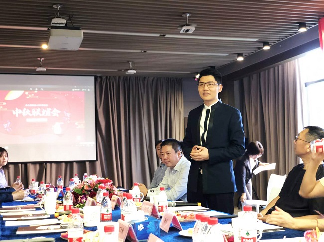 圣行集團(tuán) 袁會(huì)長(zhǎng)-1.jpg